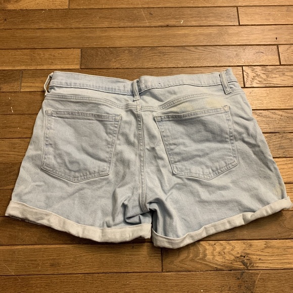 GAP SHORTS - Picture 2 of 3